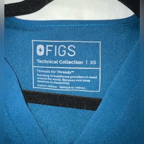 FIGS Women’s Catarina One-Pocket Scrub Top in Deep Reef Color SIZE XS - Picture 4 of 6